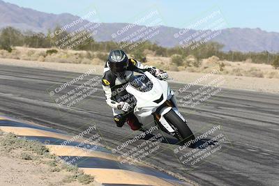 media/Dec-04-2025-Racers Edge (Thu) [[5ebc9f124d]]/3-B Group/3-Session 2 (Turn 7 Inside)/